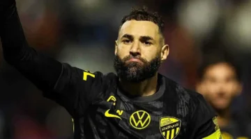 صدمة وحادة.. تصرف مصور مباراة الاتحاد يثير غضب بنزيما